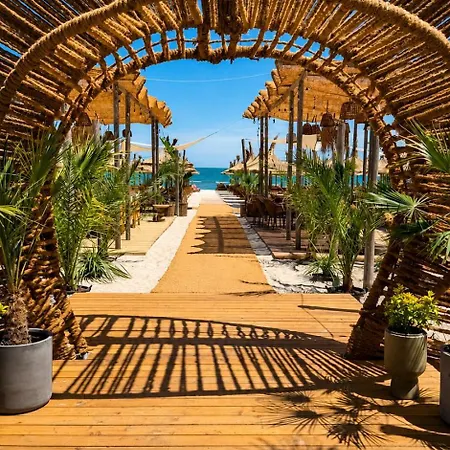 Cosmopolitan - Pe Plaja Cu La Mare & Loc Parcare Gratis *